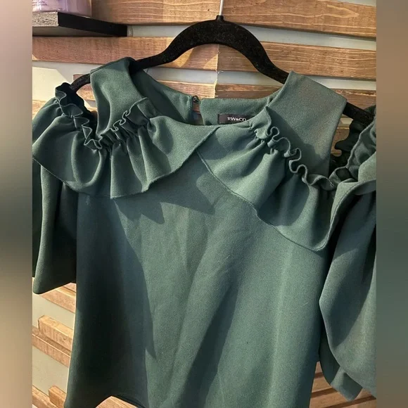 RW&CO Ruffle shoulder sleeve - Picture 2 of 3